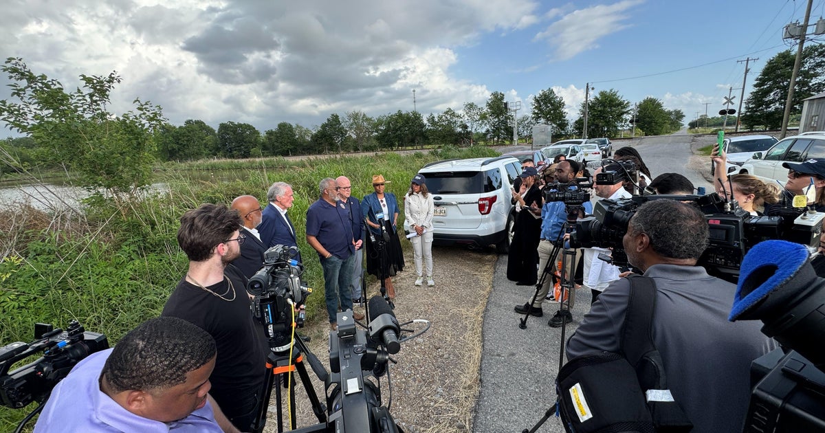 Congressional Democrats Visit Detainees in ICE Centers