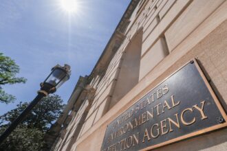 EPA employees sweat through workplace discomfort that some worry may be more than disrepair