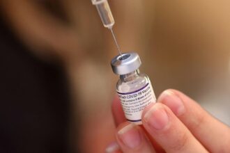 Pentagon Considers Fast-Tracking Reinstatement of Troops Discharged for COVID Vaccine Refusal