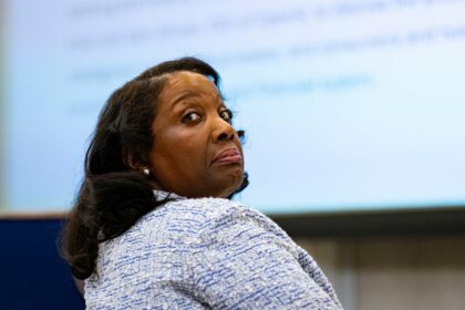 Judge Challenges Trump's Effort to Oust Lisa Cook as Fed Governor