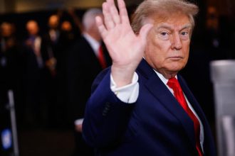 Trump cancels $1B spending; lawmakers call it illegal.