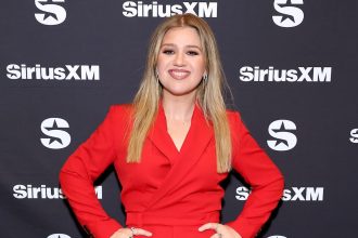 GettyImages-1782248868-Kelly-Clarkson-Fires-Back-at-Brooklyn-Store.jpg