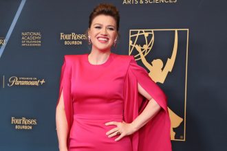 Kelly-Clarkson-GettyImages-2156566040
